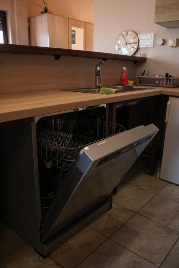 Guest House Studio Apartman Marina - With Jacuzzi, Free Parking, Pet Friendly Karlovac Exterior foto