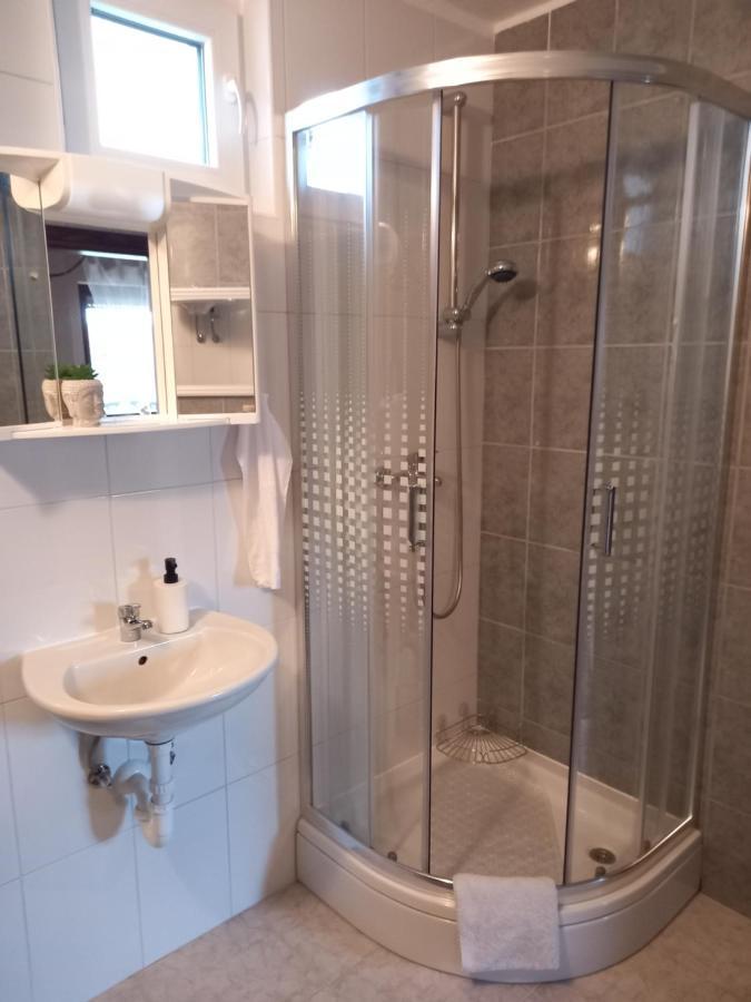 Guest House Studio Apartman Marina - With Jacuzzi, Free Parking, Pet Friendly Karlovac Exterior foto